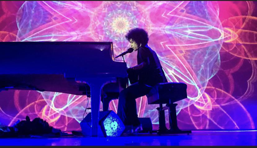 Un piano, un micro et Prince : la fin intime d'une icône de la musique