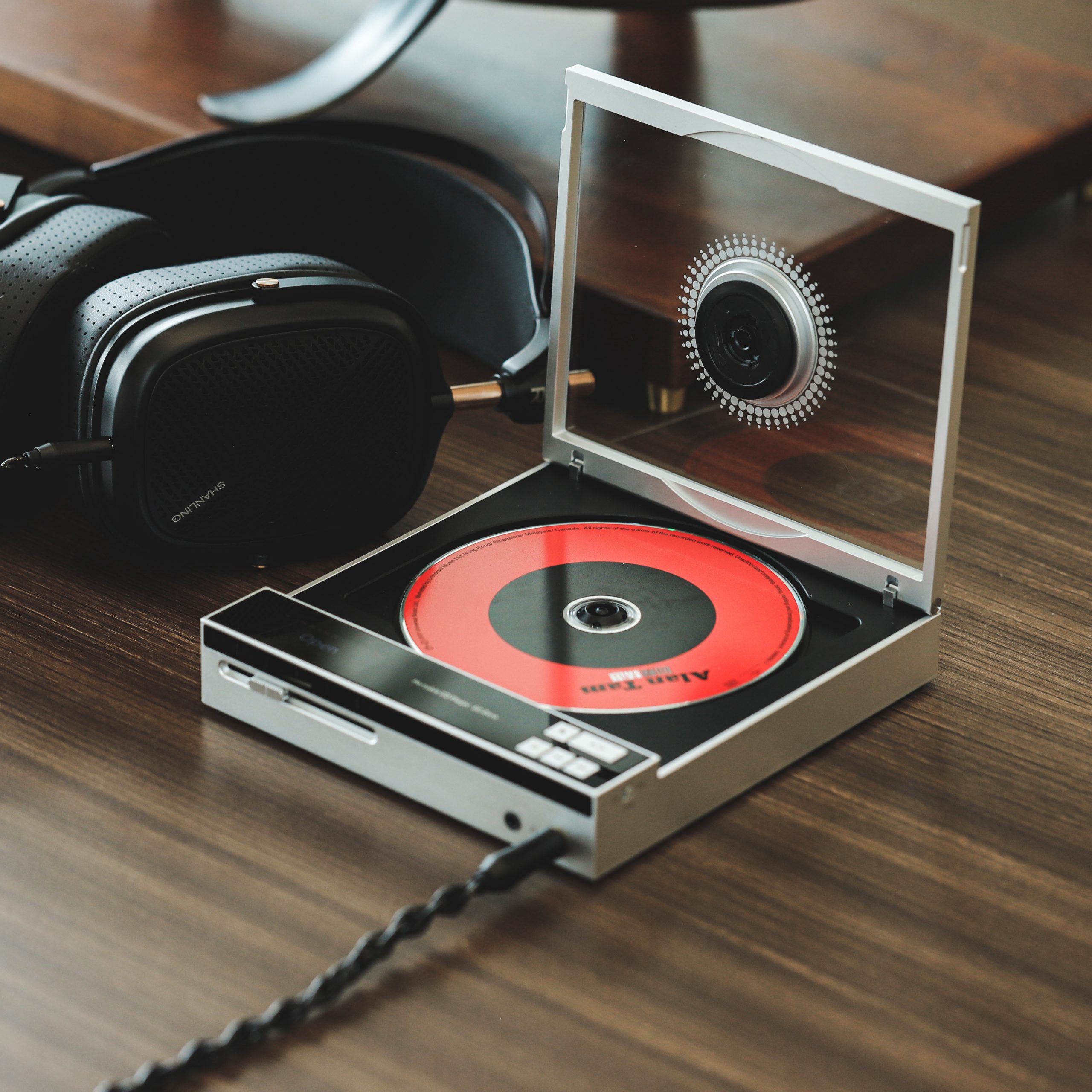 EC Zero AKM Brings Both High-End Performance and Affordability to Portable CD Player Market